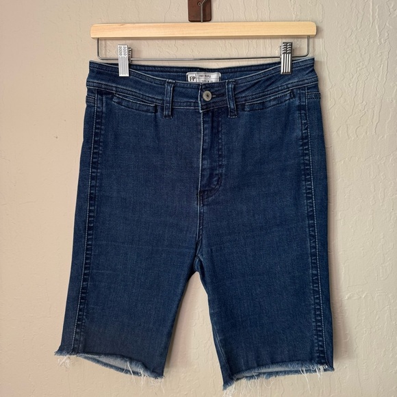 FREE PEOPLE “So Chic” High Rise Denim Biker Shorts Raw Hem Stretch - Picture 4 of 11
